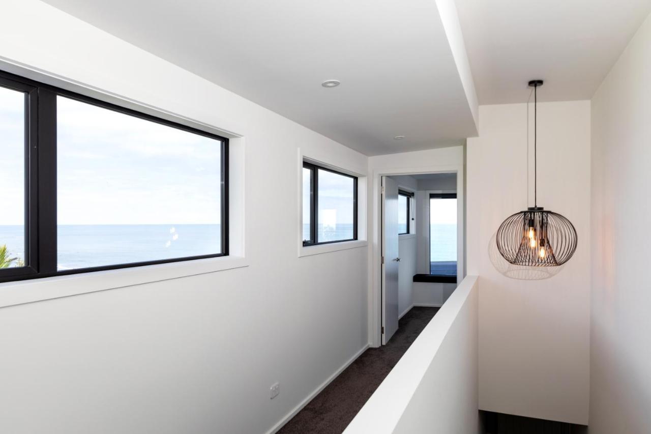 Oakura Beach Front Apartments Bagian luar foto