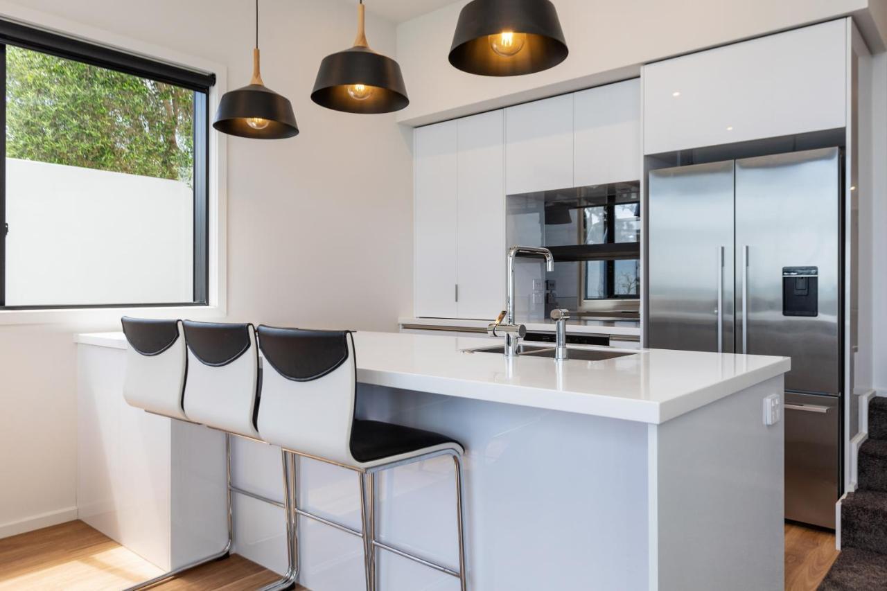 Oakura Beach Front Apartments Bagian luar foto