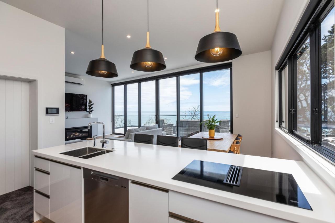 Oakura Beach Front Apartments Bagian luar foto