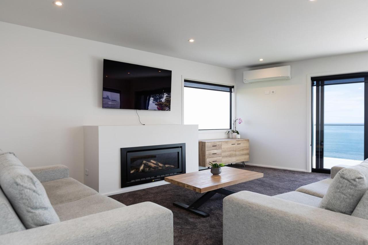 Oakura Beach Front Apartments Bagian luar foto