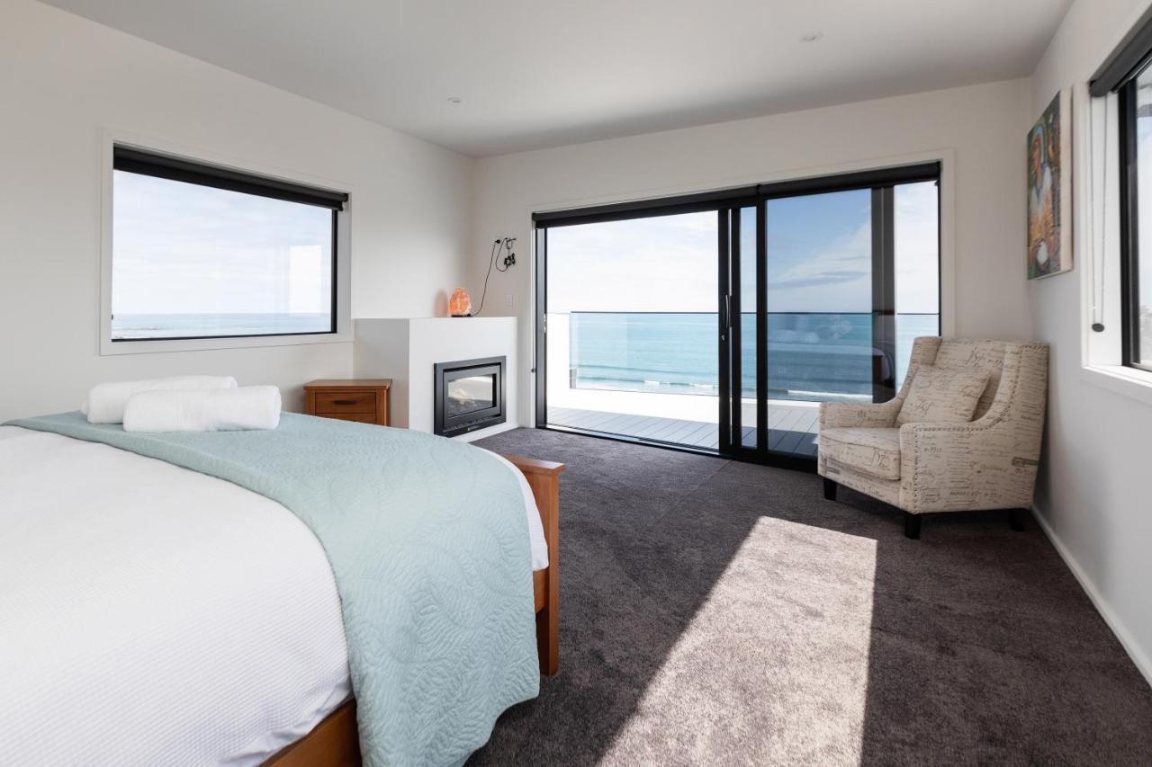 Oakura Beach Front Apartments Bagian luar foto
