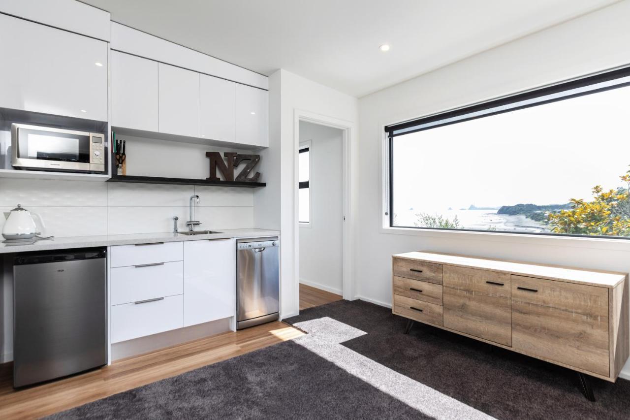 Oakura Beach Front Apartments Bagian luar foto