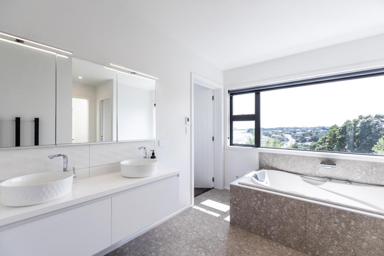 Oakura Beach Front Apartments Bagian luar foto