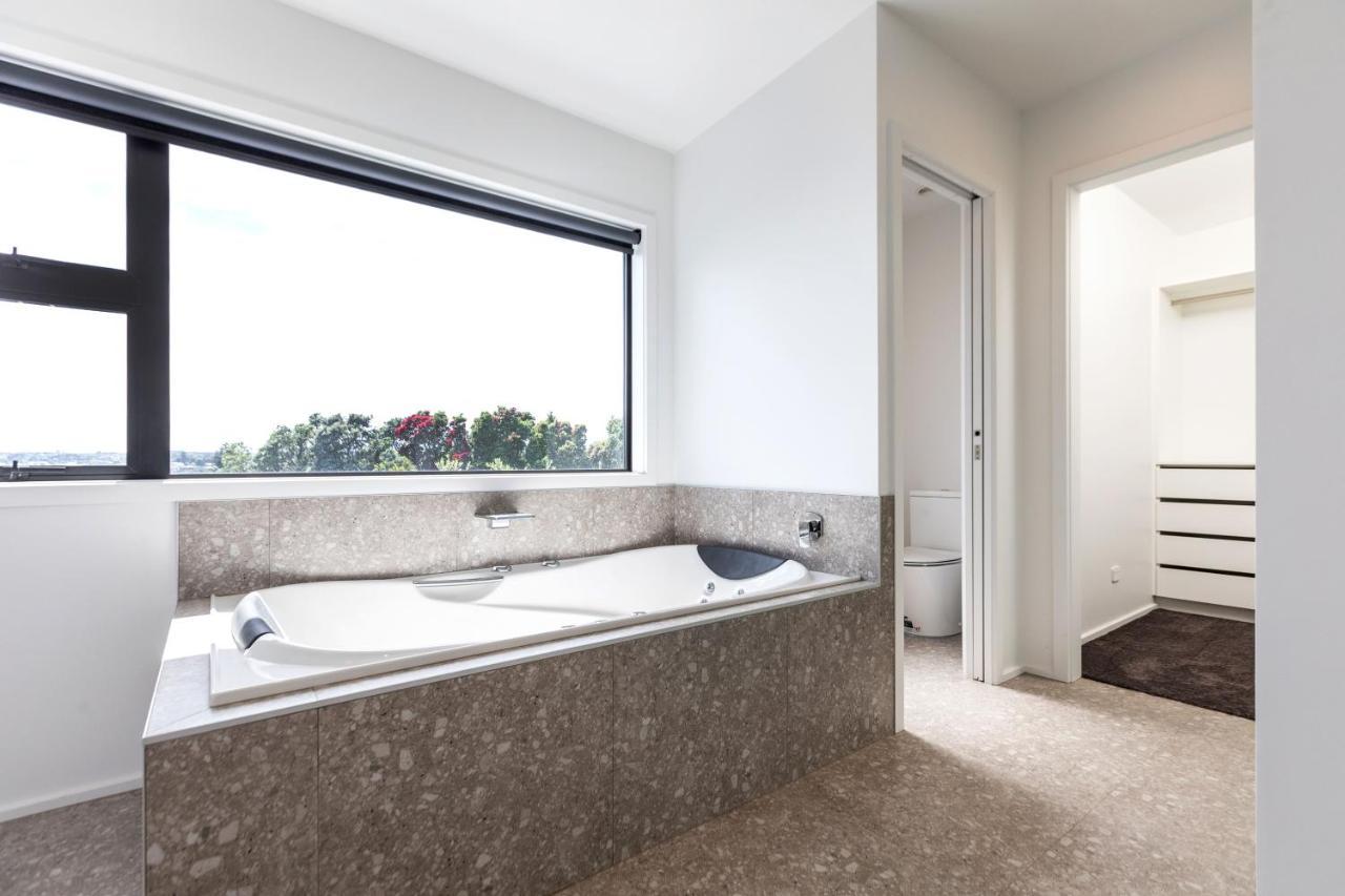 Oakura Beach Front Apartments Bagian luar foto