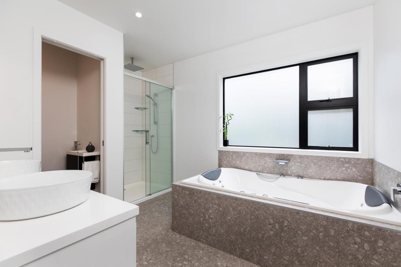 Oakura Beach Front Apartments Bagian luar foto