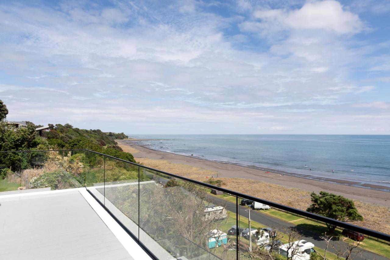 Oakura Beach Front Apartments Bagian luar foto