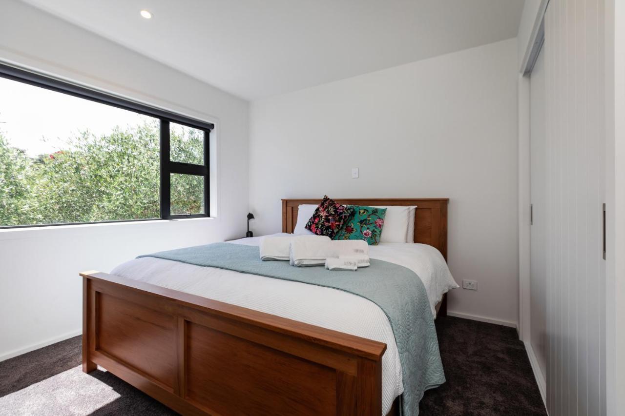 Oakura Beach Front Apartments Bagian luar foto